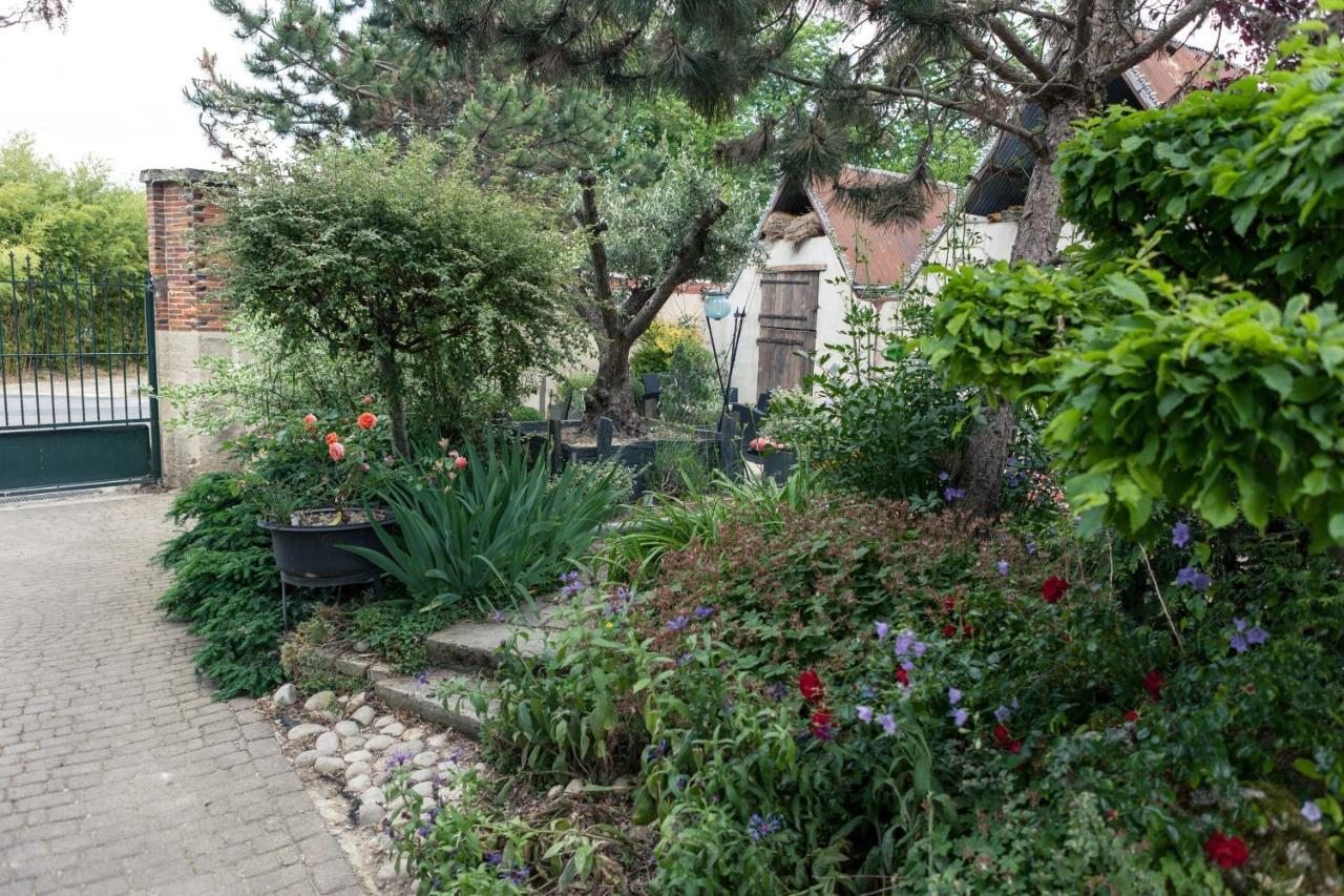 Le Corrigot Hotel Pierry Bagian luar foto