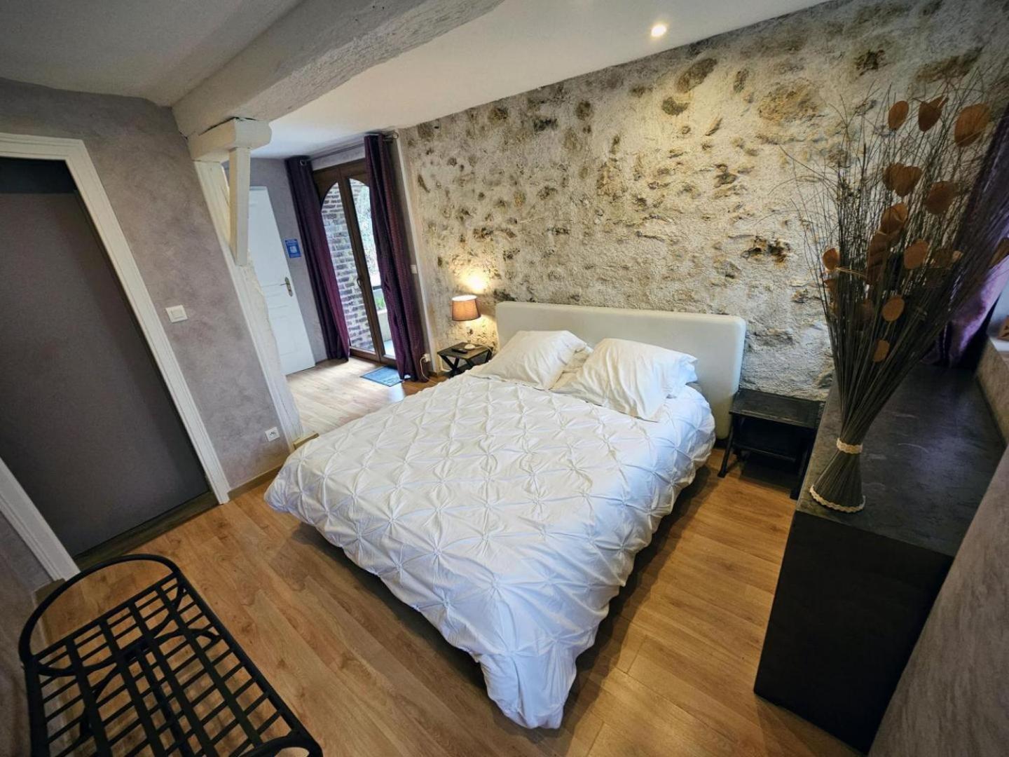 Le Corrigot Hotel Pierry Ruang foto