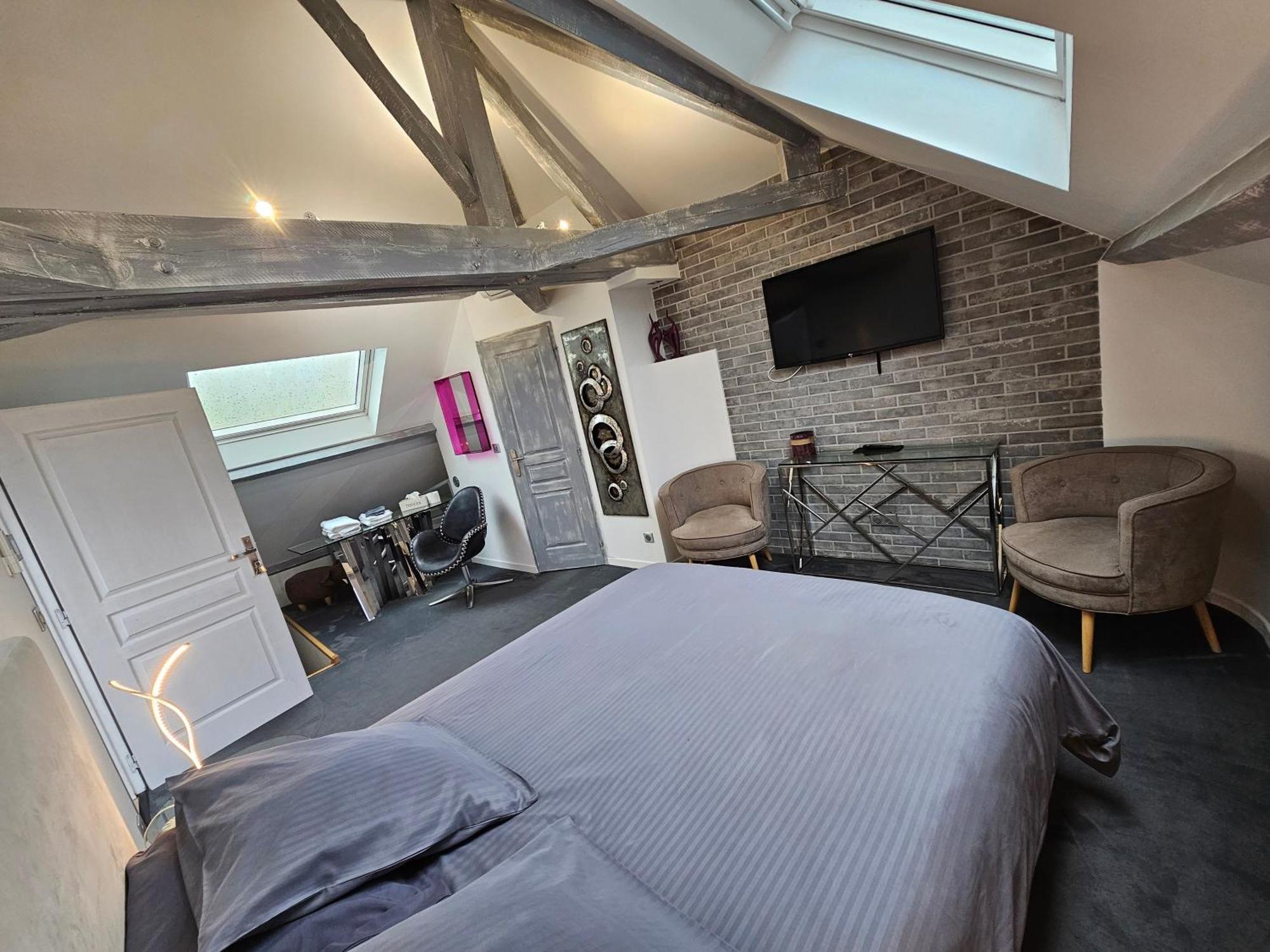 Le Corrigot Hotel Pierry Bagian luar foto